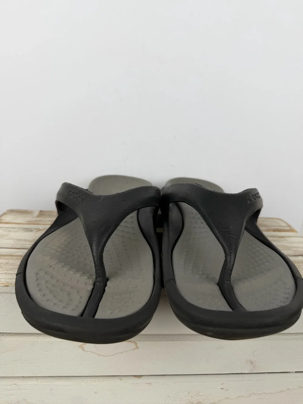 Crocs Athens flip flops in black thick strap cushioned footbed unisex M10 W12